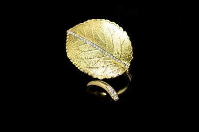 Diamonds Leaf Ring