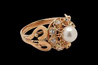 Pearl White Zirconias Ring